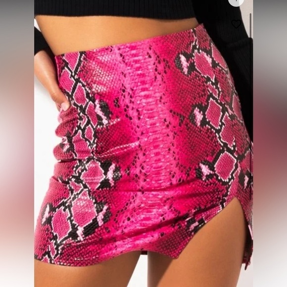 AKIRA Pink snake print faux leather skirt sz L NWT - Picture 2 of 8